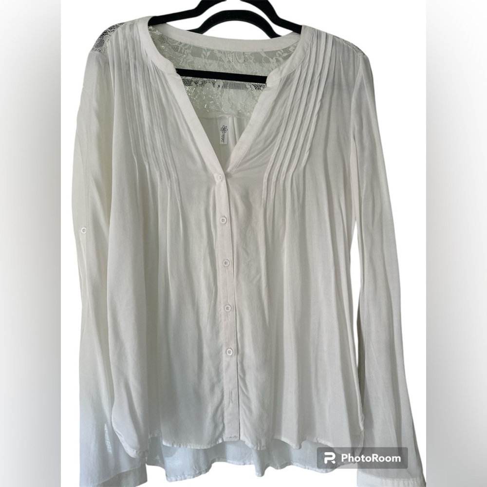 Chic White V-Neck Blouse